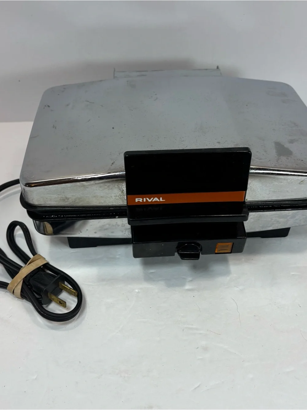 Vintage Rival Waffle or Pizzelle Maker w/Reversible Plates Model 9705/1  Tested